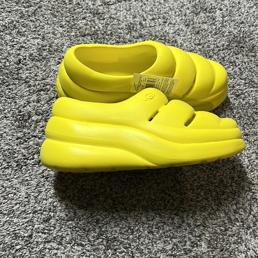 UGG Sport Yeah Clog. Excluded from deals/promotions - Picture 3 of 5